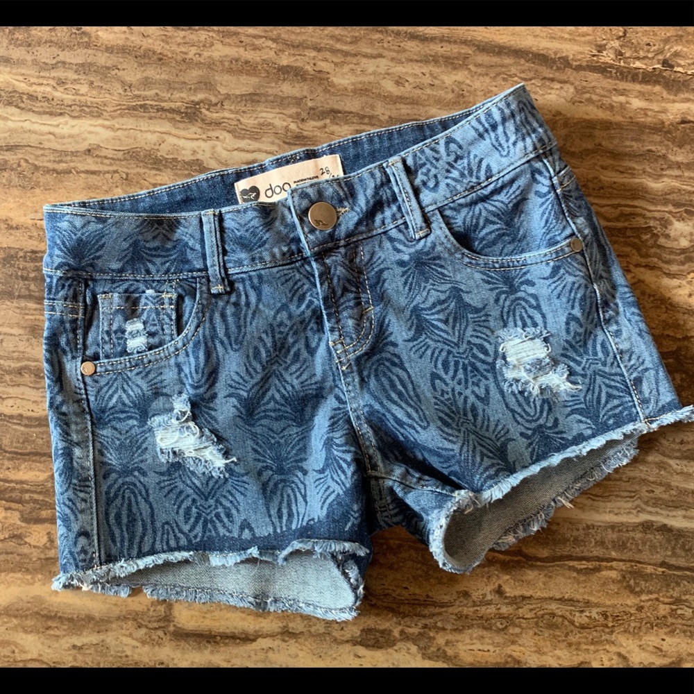 doo AUSTRALIA DISTRESSED DENIM SHORTS SIZE 28